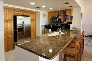 2555 Collins Ave, Miami Beach, FL 33140 - Photo 5