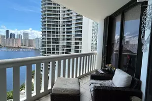 3000 Island Blvd, Aventura, FL 33160 - Photo 25