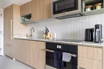 159 NE 6th St #2414, Miami, FL 33132 - Photo 5