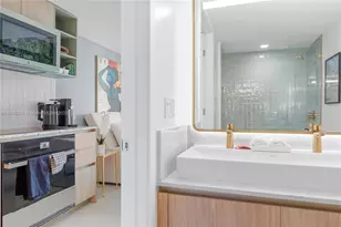 159 NE 6th St, Miami, FL 33132 - Photo 13