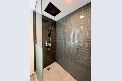 227 NE 2nd St #2613, Miami, FL 33132 - Photo 13