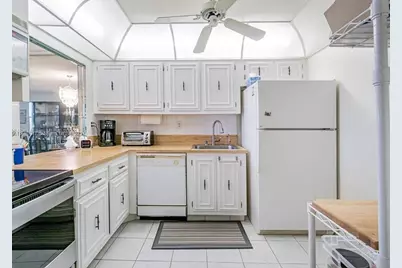 800 Parkview Dr #527, Hallandale Beach, FL 33009 - Photo 9