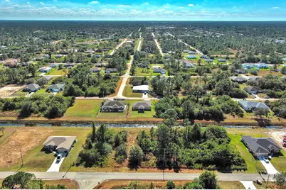 844 Carbon St E, Lehigh Acres, FL 33974 - Photo 13