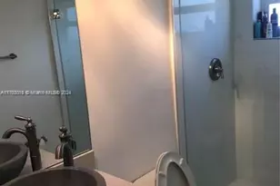 5005 Collins Ave, Miami Beach, FL 33140 - Photo 15