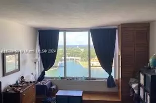 5005 Collins Ave, Miami Beach, FL 33140 - Photo 9