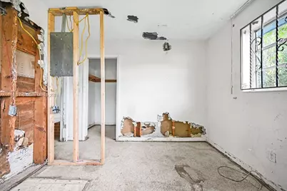 2100 NW 76th St, Miami, FL 33147 - Photo 33