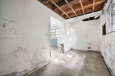 2100 NW 76th St, Miami, FL 33147 - Photo 23