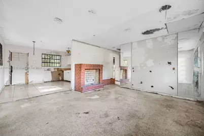 2100 NW 76th St, Miami, FL 33147 - Photo 15