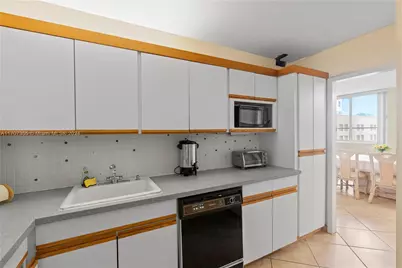 5005 Collins Ave #425, Miami Beach, FL 33140 - Photo 11