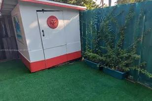 20033 NE 2nd Pl, Miami, FL 33179 - Photo 23