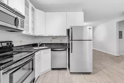 1622 Bay Rd, Miami Beach, FL 33139 - Photo 11