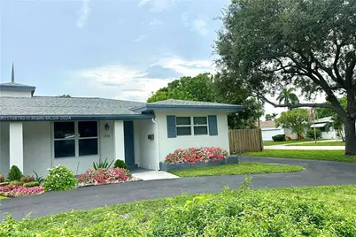 1710 NE 45th St #2, Oakland Park, FL 33334 - Photo 1