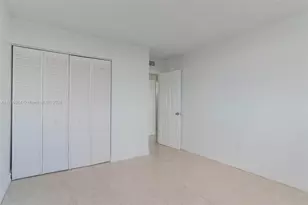 8895 Fontainebleau Blvd, Miami, FL 33172 - Photo 19