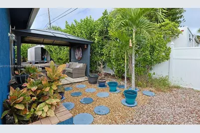 1827 Len Dr, North Palm Beach, FL 33408 - Photo 13