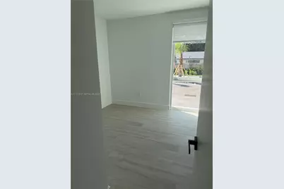 210 SE 10th St, Hallandale Beach, FL 33009 - Photo 21