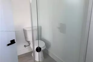 210 SE 10th St, Hallandale Beach, FL 33009 - Photo 15