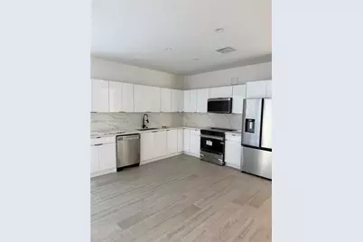 210 SE 10th St, Hallandale Beach, FL 33009 - Photo 7