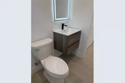 210 SE 10th St, Hallandale Beach, FL 33009 - Photo 13