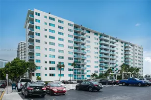 7501 E Treasure Dr, North Bay Village, FL 33141 - Photo 19