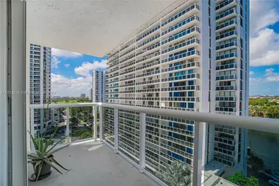 20515 E Country Club Dr #1048, Aventura, FL 33180 - Photo 5