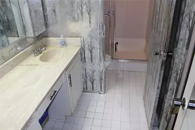 19232 NE 25th Ave #221B, Miami, FL 33180 - Photo 9