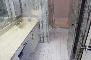 19232 NE 25th Ave, Miami, FL 33180 - Photo 9