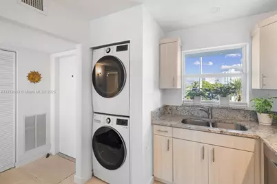 511 Bayshore Dr #304, Fort Lauderdale, FL 33304 - Photo 9