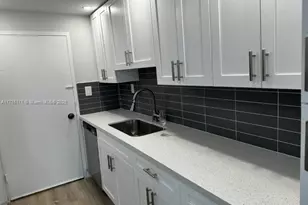 5401 Collins Ave, Miami Beach, FL 33140 - Photo 29