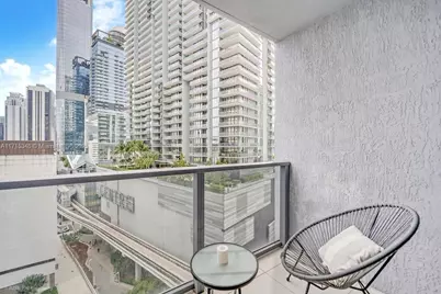 31 SE 6th St #1703, Miami, FL 33131 - Photo 9