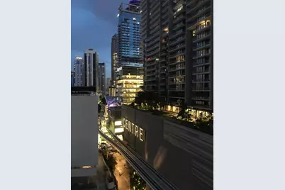 31 SE 6th St #1703, Miami, FL 33131 - Photo 11