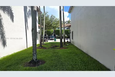 7854 Catalina Cir, Tamarac, FL 33321 - Photo 21