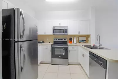7854 Catalina Cir, Tamarac, FL 33321 - Photo 5