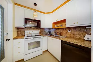 1040 SE 4th Ave, Deerfield Beach, FL 33441 - Photo 15