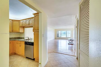3905 N Nob Hill Rd #106, Sunrise, FL 33351 - Photo 3