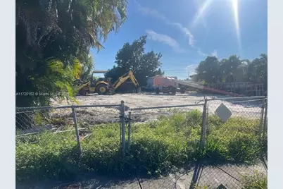 1140 W 32nd St, Hialeah, FL 33012 - Photo 1