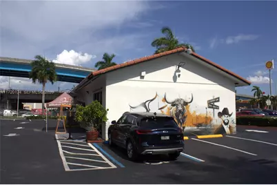 7701 NW 103rd St, Hialeah Gardens, FL 33016 - Photo 11