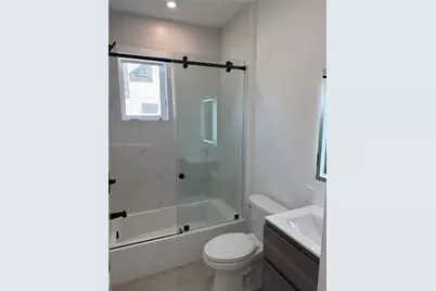 210 SE 10th St #A, Hallandale Beach, FL 33009 - Photo 19