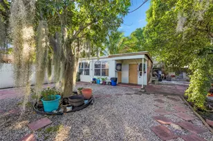 462 E 39th St, Hialeah, FL 33013 - Photo 9