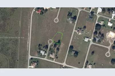 817 Trident Ct, Sebring, FL 33876 - Photo 1