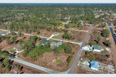 733 Bumby St E, Lehigh Acres, FL 33974 - Photo 9