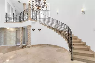 8135 NW 164th Terrace, Miami Lakes, FL 33016 - Photo 7