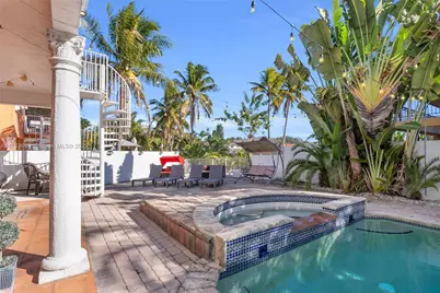 8135 NW 164th Ter, Miami Lakes, FL 33016 - Photo 35