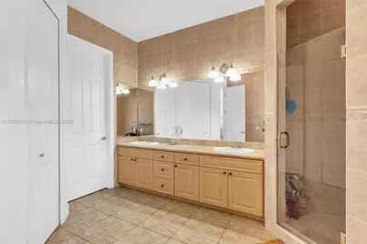 8135 NW 164th Ter, Miami Lakes, FL 33016 - Photo 27