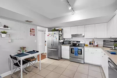 711 N Pine Island Rd #406, Plantation, FL 33324 - Photo 13