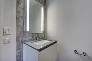 68 SE 6th St, Miami, FL 33131 - Photo 13