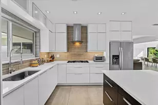 2104 NE 124th St, North Miami, FL 33181 - Photo 9