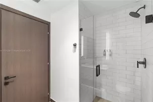 398 NE 5th St, Miami, FL 33132 - Photo 17