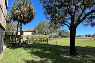 3300 W Rolling Hills Cir, Davie, FL 33328 - Photo 17