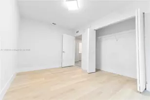 2555 NE 193rd St, Miami, FL 33180 - Photo 23