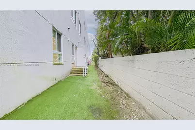 2555 NE 193rd St #2102, Miami, FL 33180 - Photo 27